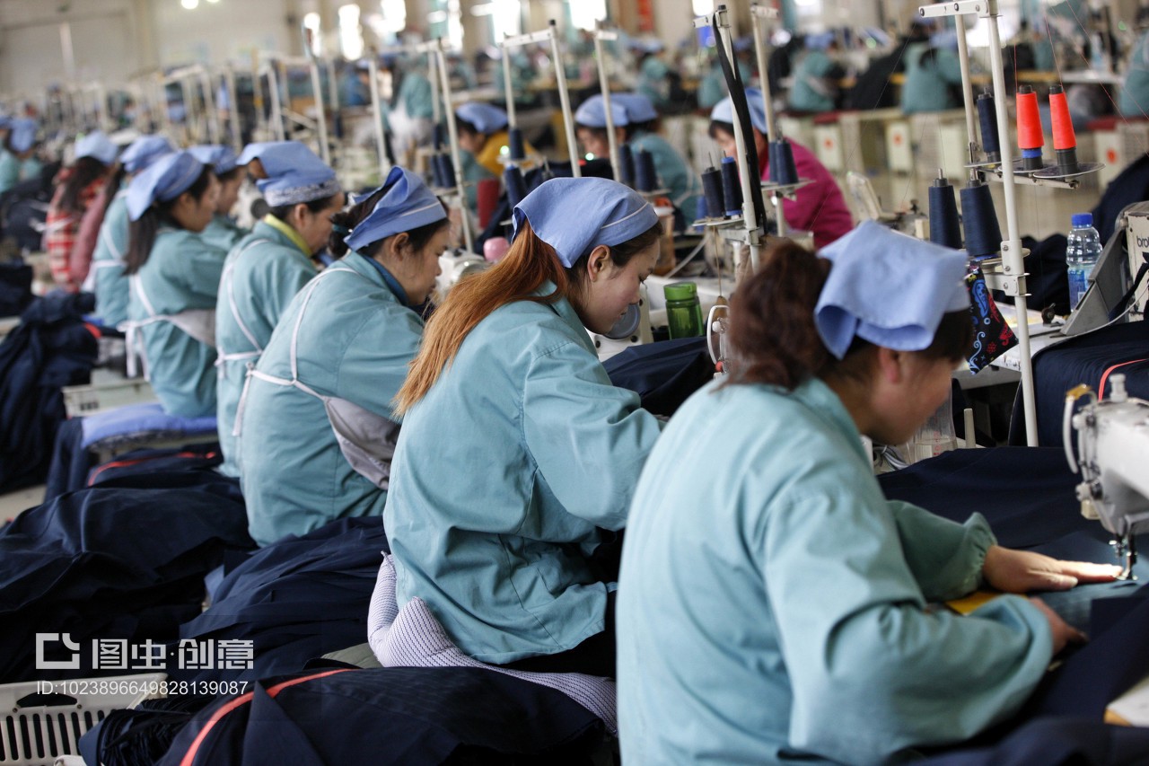 巧手织出国际订单 淮北秋艳服装厂女职工生产忙